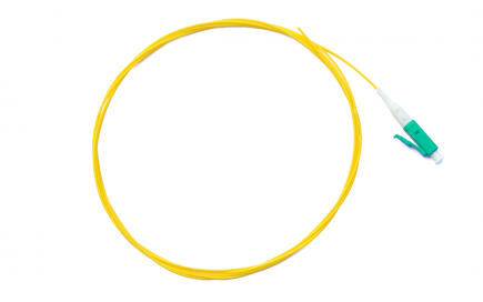 Пигтейл SM(G.652D)-0.9-LC/APC, LSZH, 1м (130202-05630)